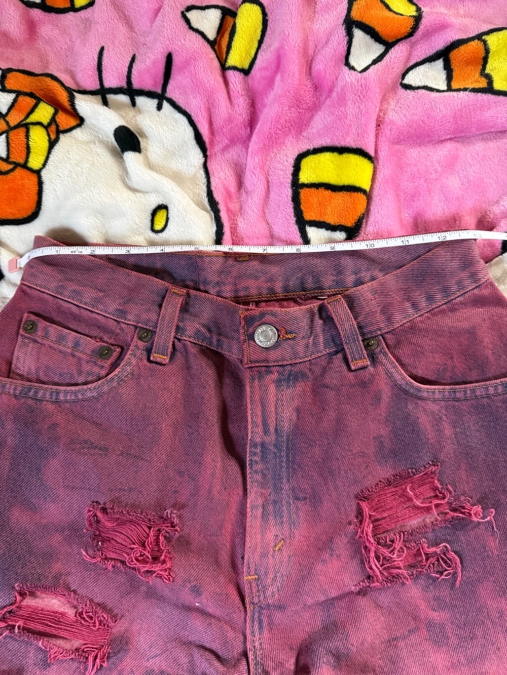 Distressed High-Waist Denim Shorts burgundy - Picture 5 of 9